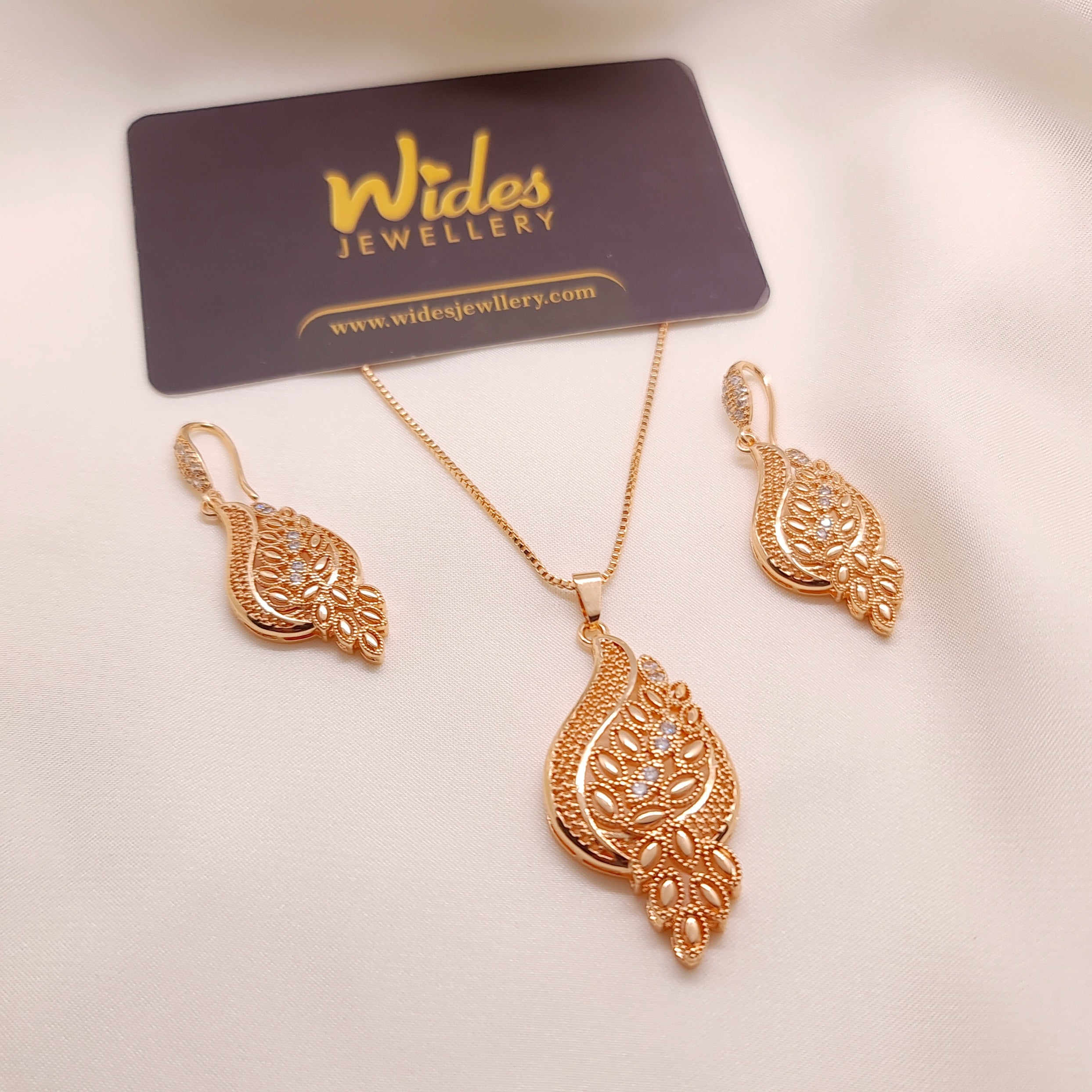 Luxurious Gold-Plated Locket Set for Girls/Women – Wides Jewellery