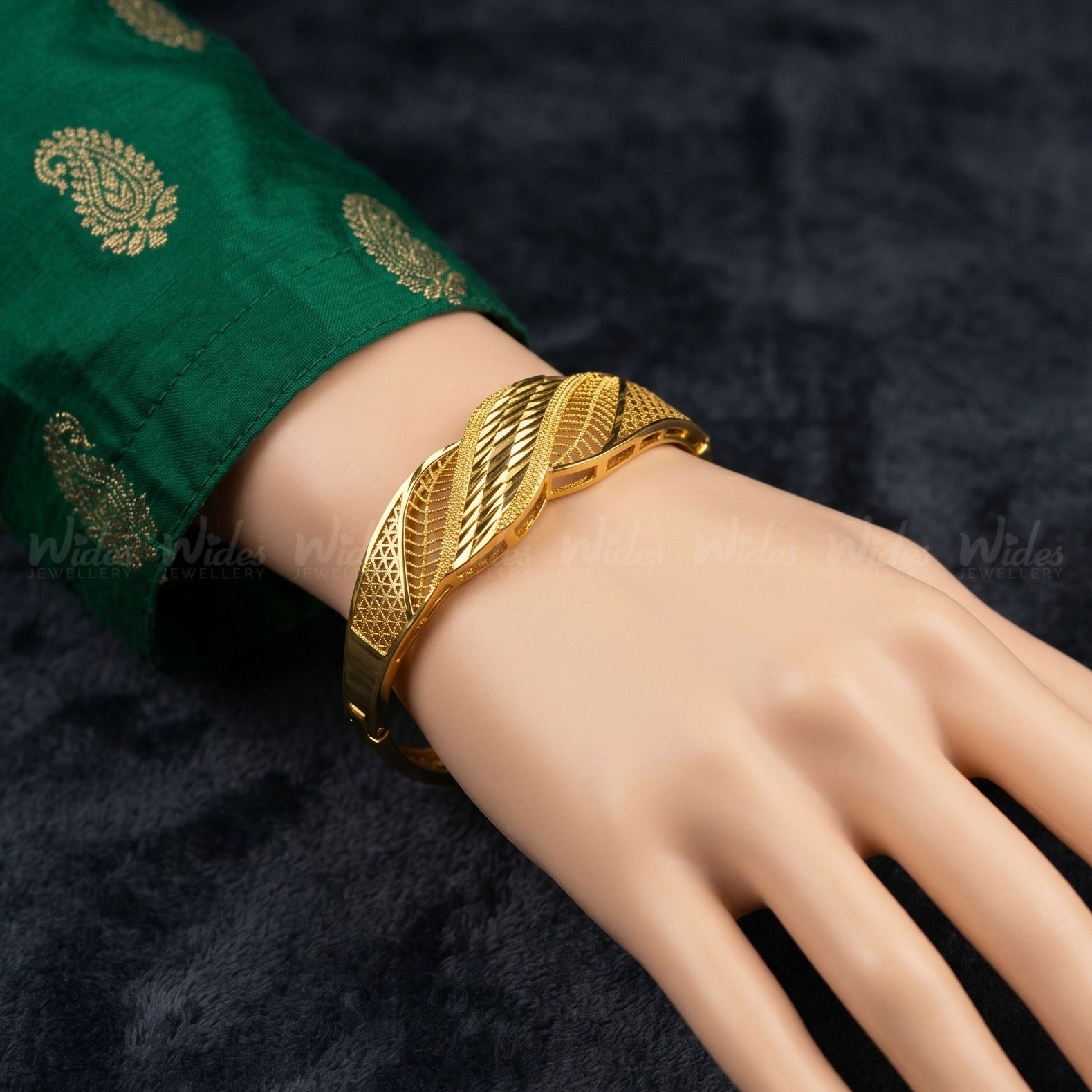 Royal Wave Openable Bracelet for Girls/Women