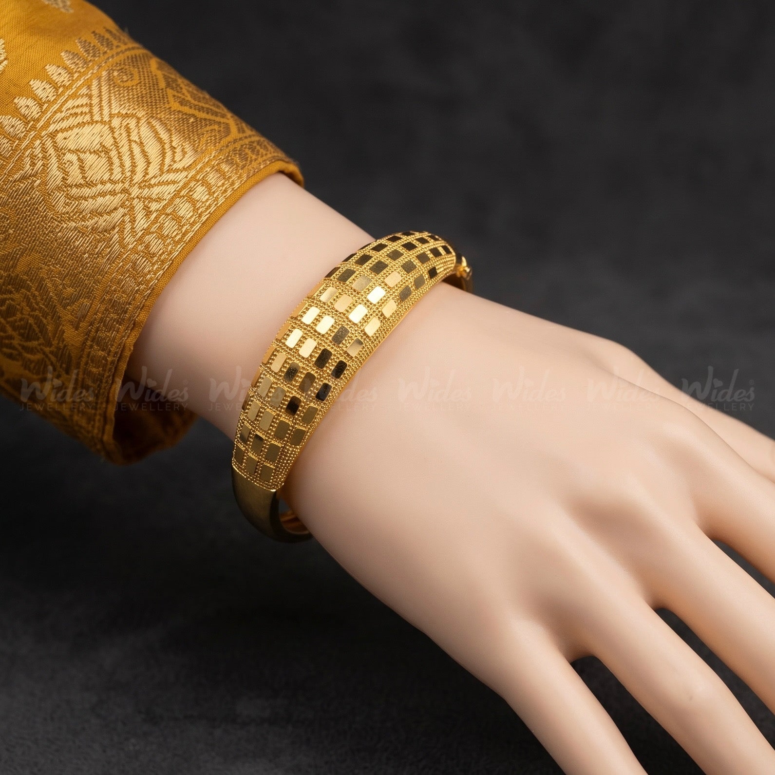 Pixel Perfect Openable Bracelet for Girls/Women