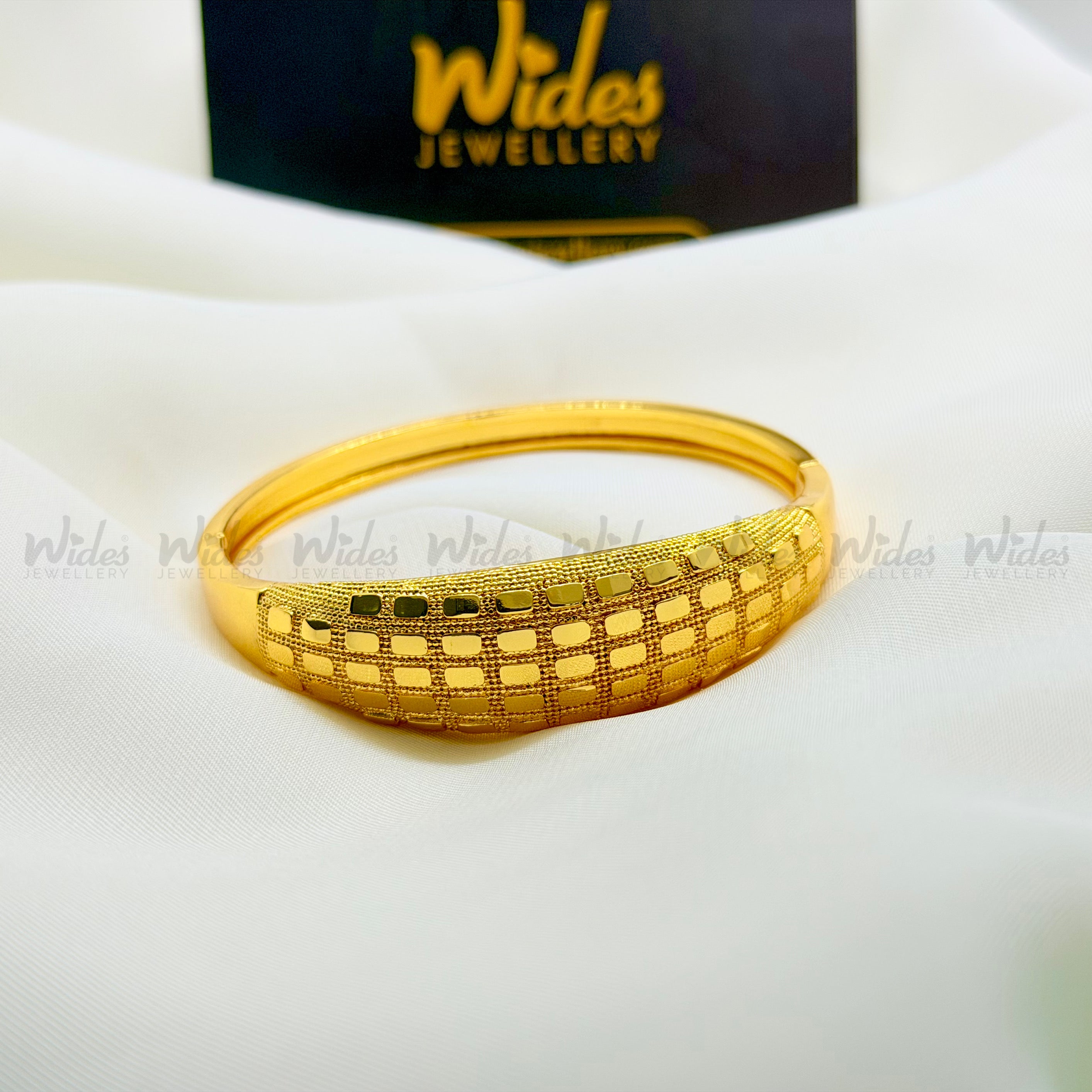 Pixel Perfect Openable Bracelet for Girls/Women