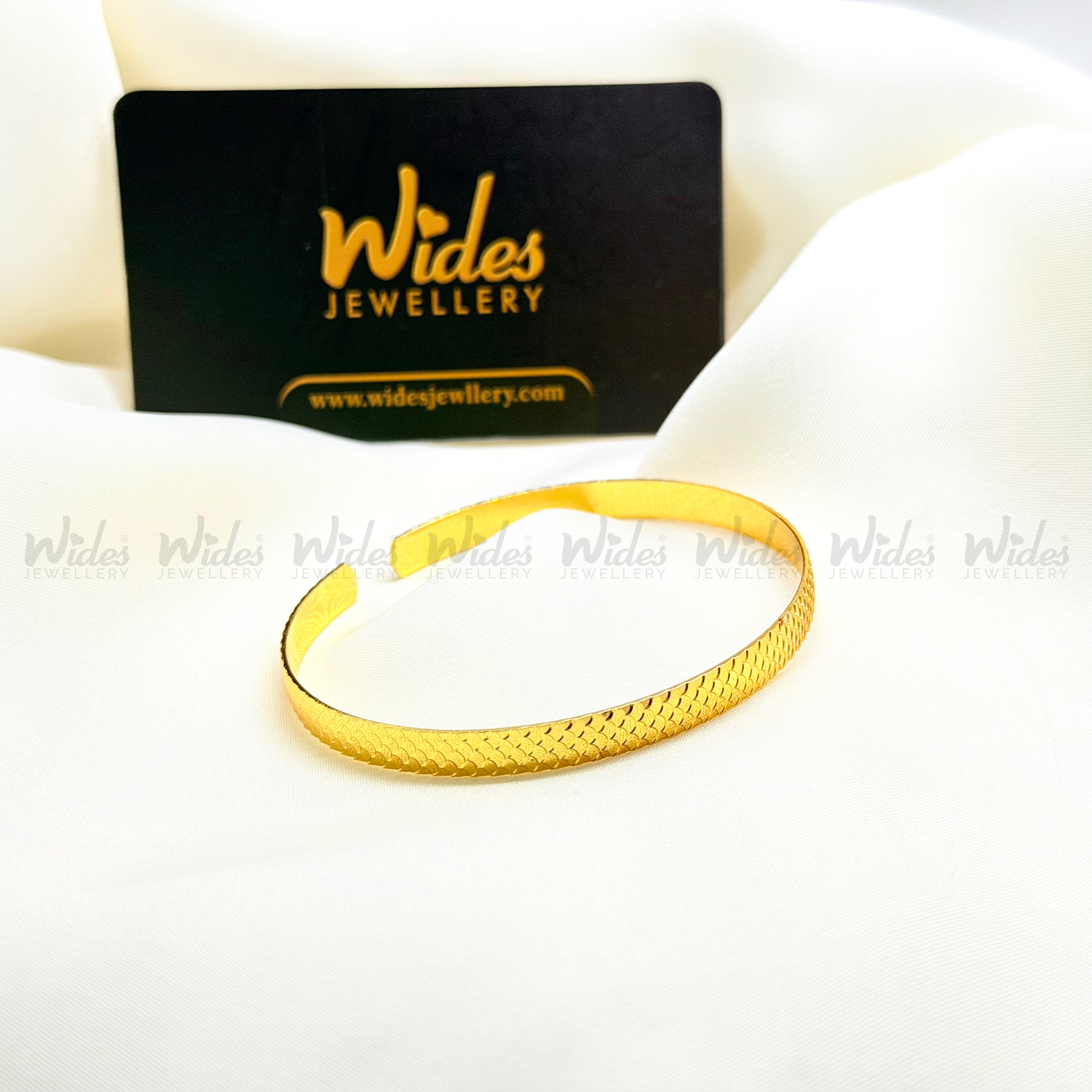 Vortex Scale Open Bracelet for Girls/Women