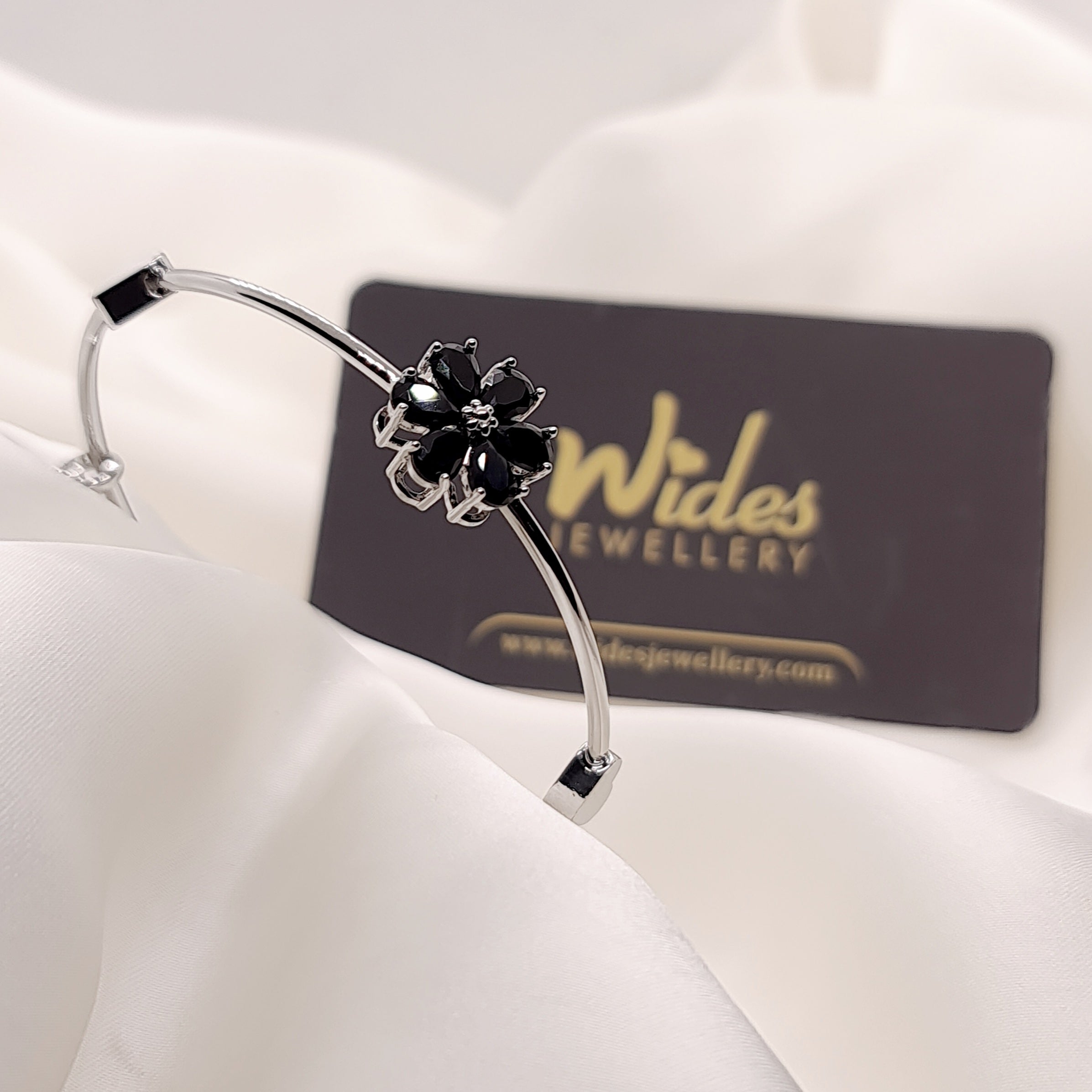 Elegant Flower Design Silver Bracelet for Girls/Women