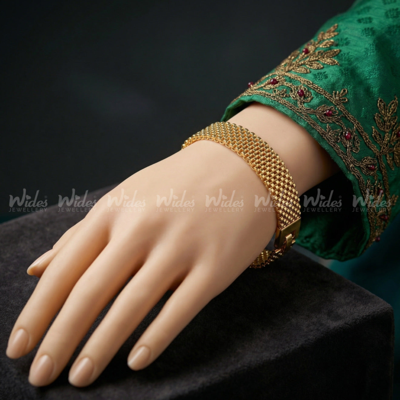 Luxe Golden Bracelet for Girls/Women