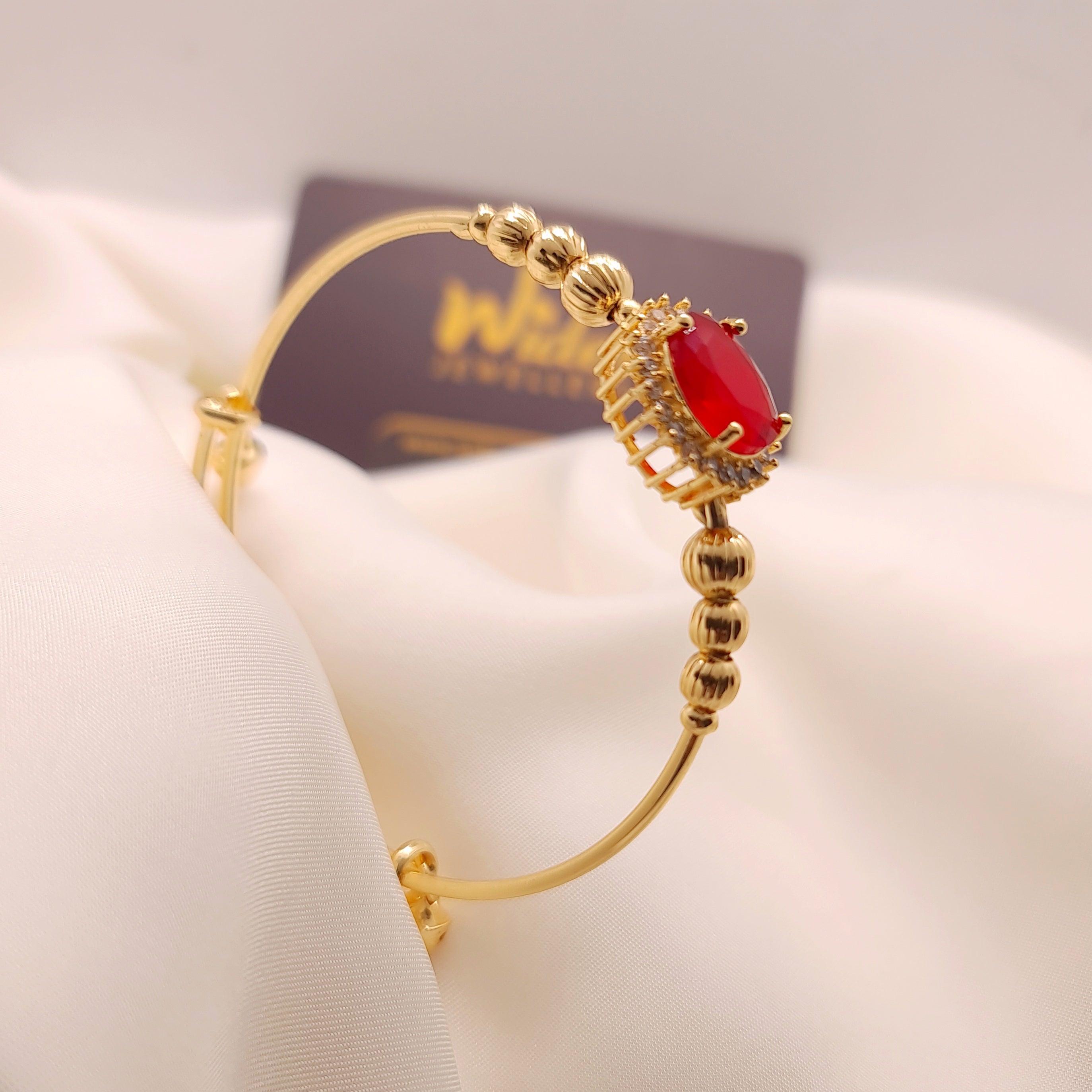 Gilded Onyx Bracelet for Girls/Women