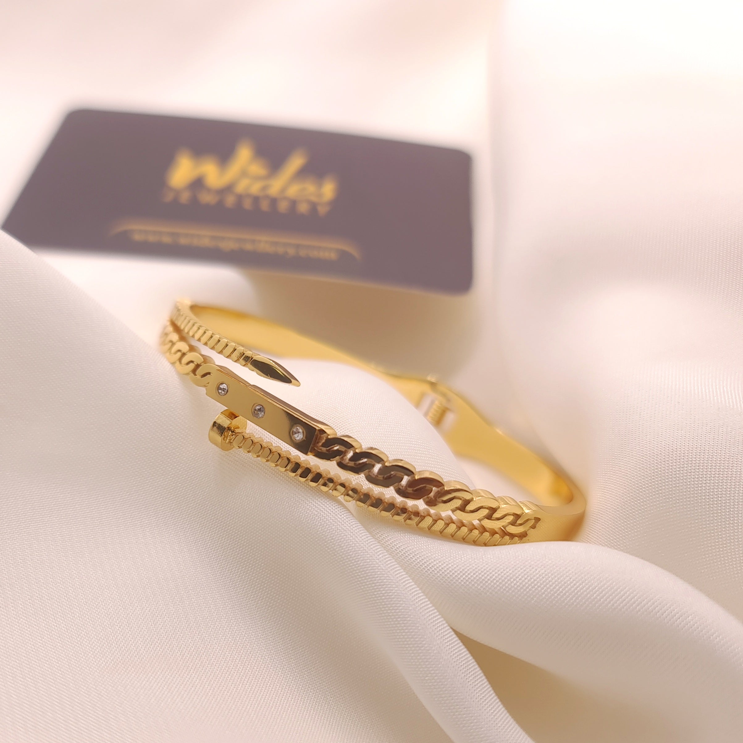 Interlinked Design Bracelet for Girls/Women