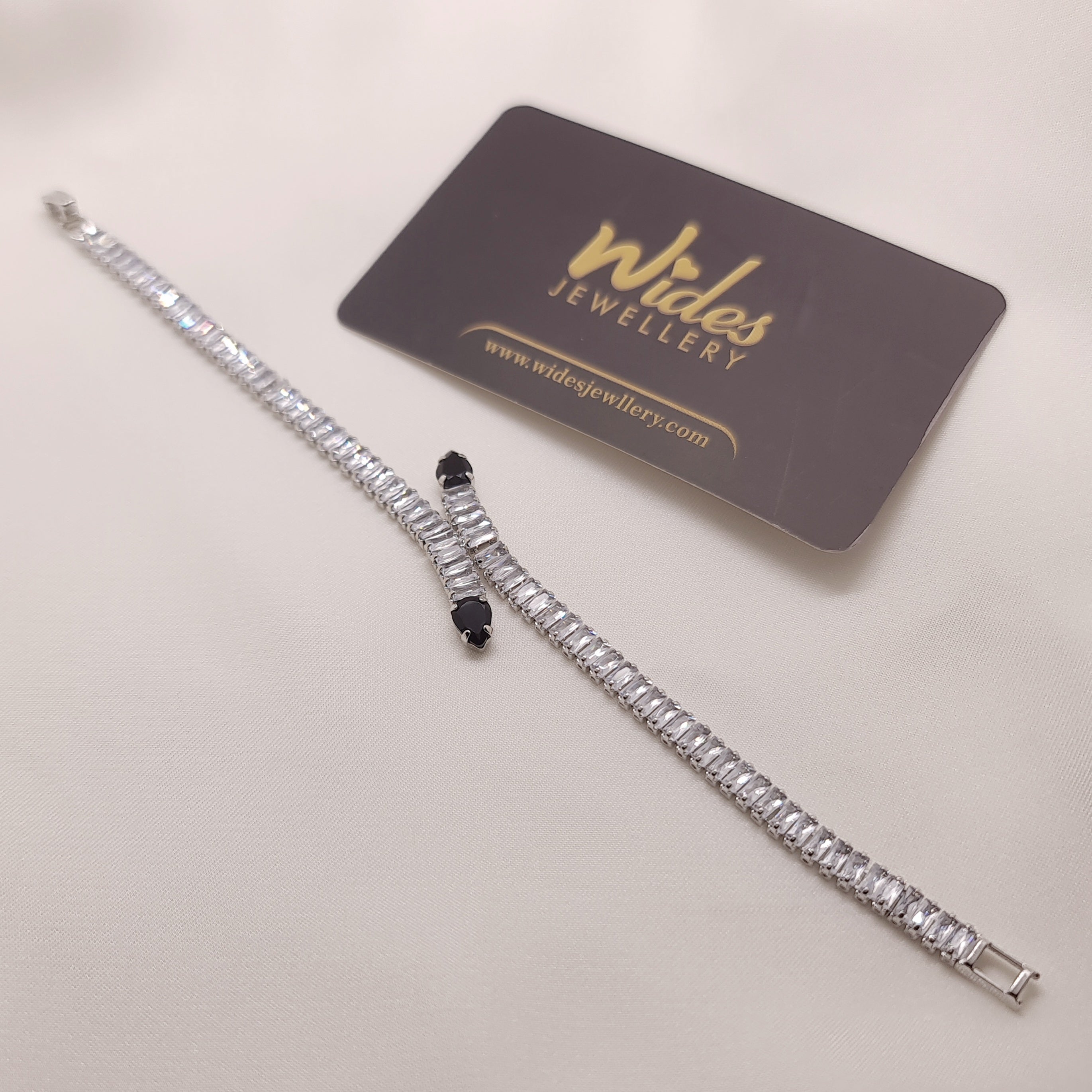 Sleek Serpent Bracelet for Girls/Women