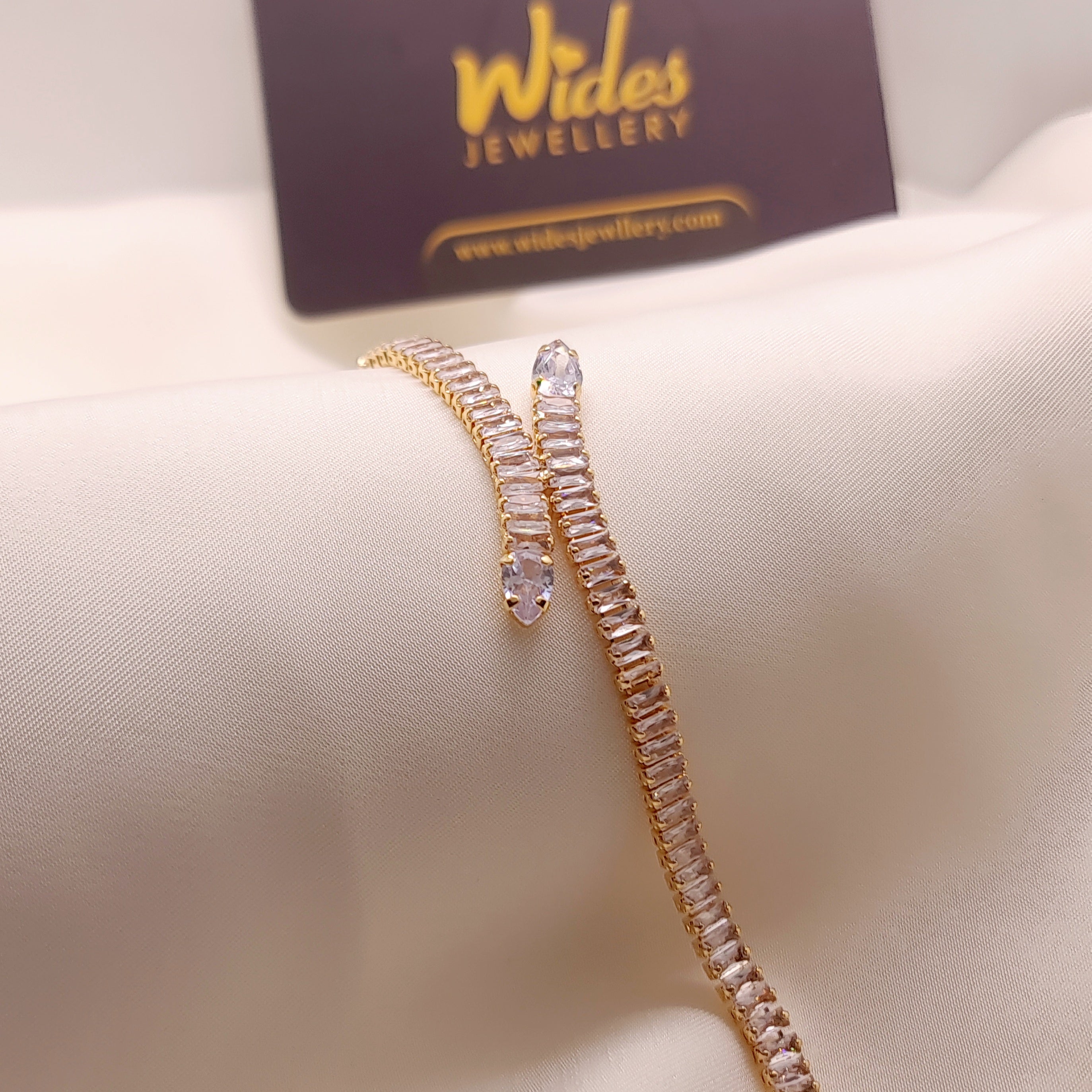 Sleek Serpent Bracelet for Girls/Women