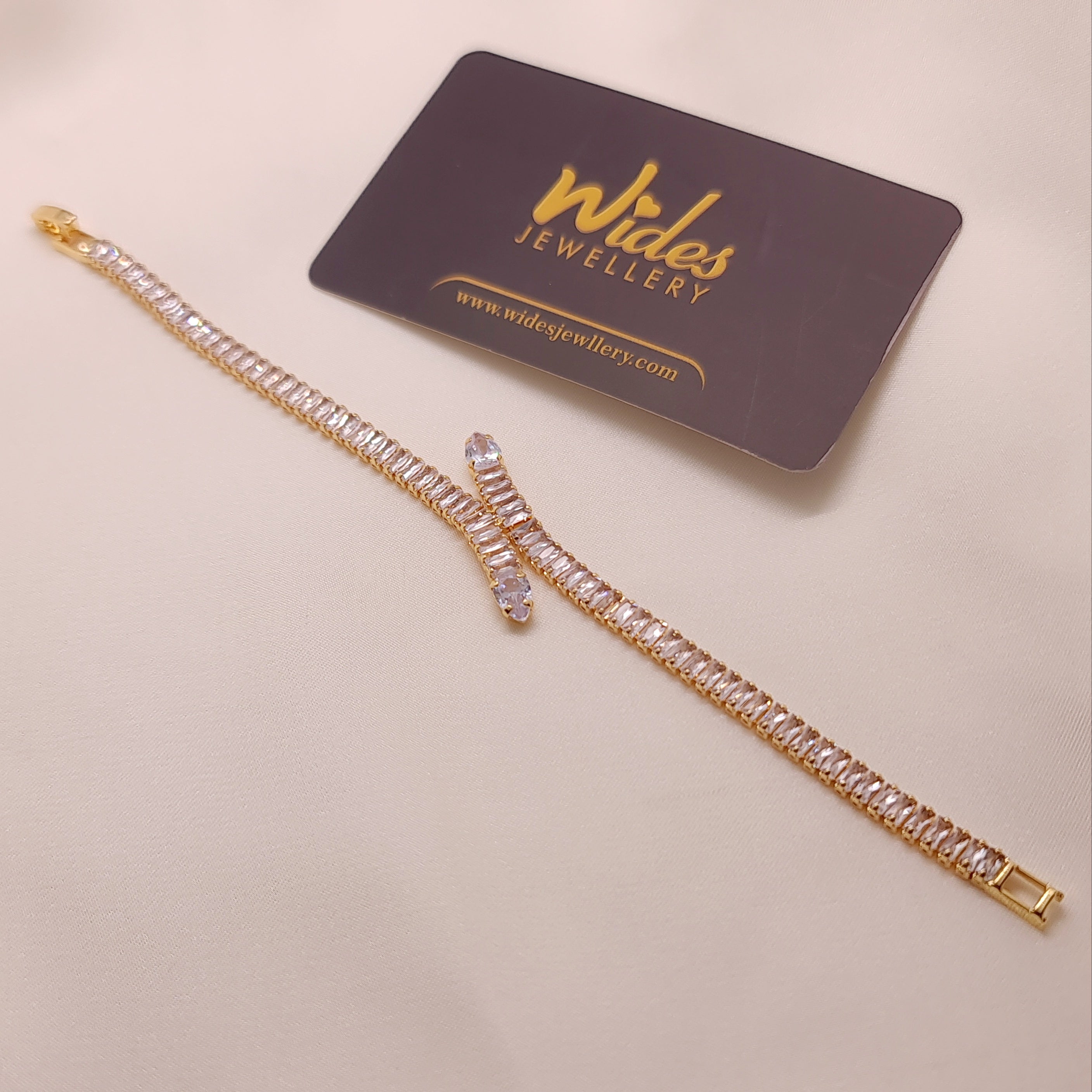Sleek Serpent Bracelet for Girls/Women