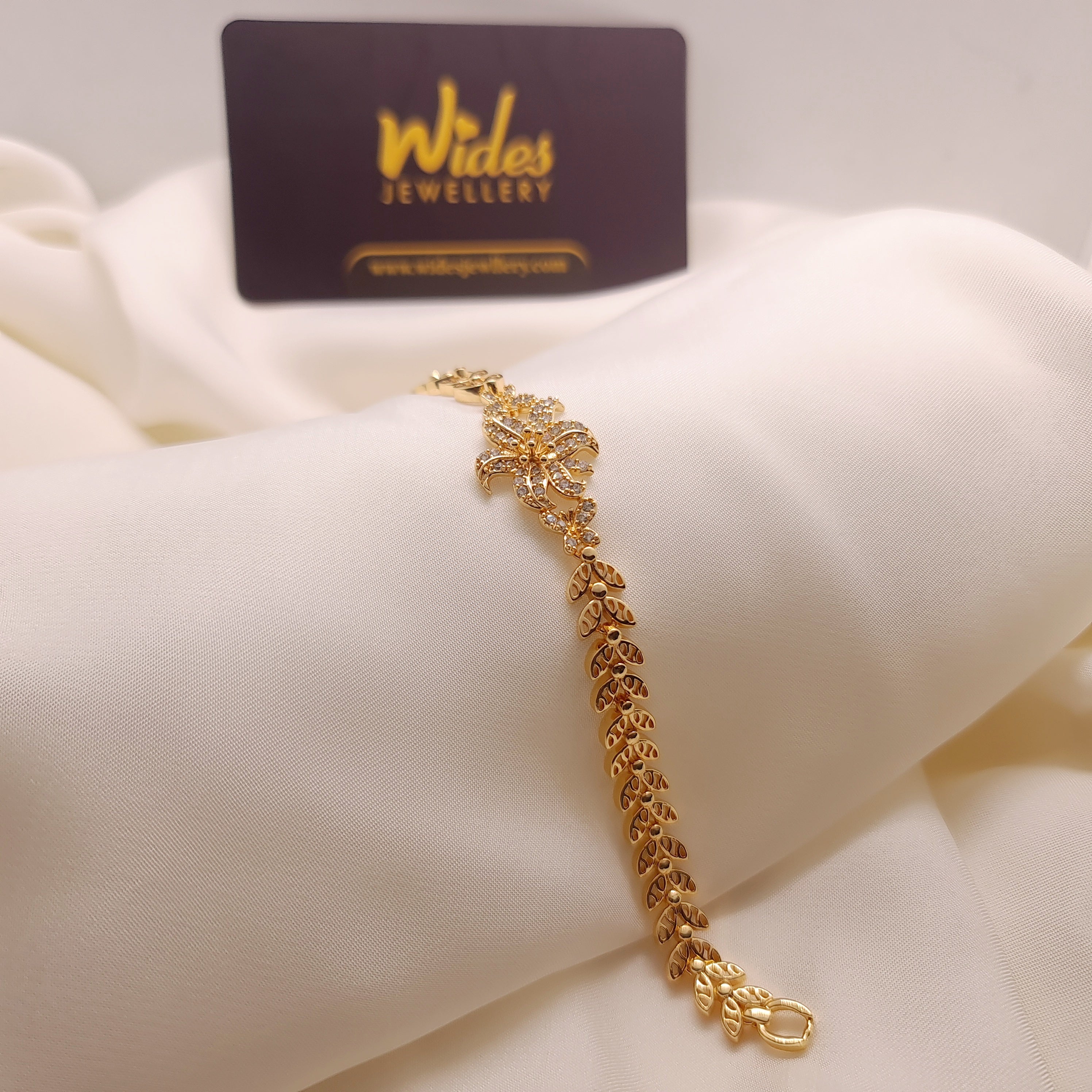 Delicate Floral Bracelet for Girls/Women
