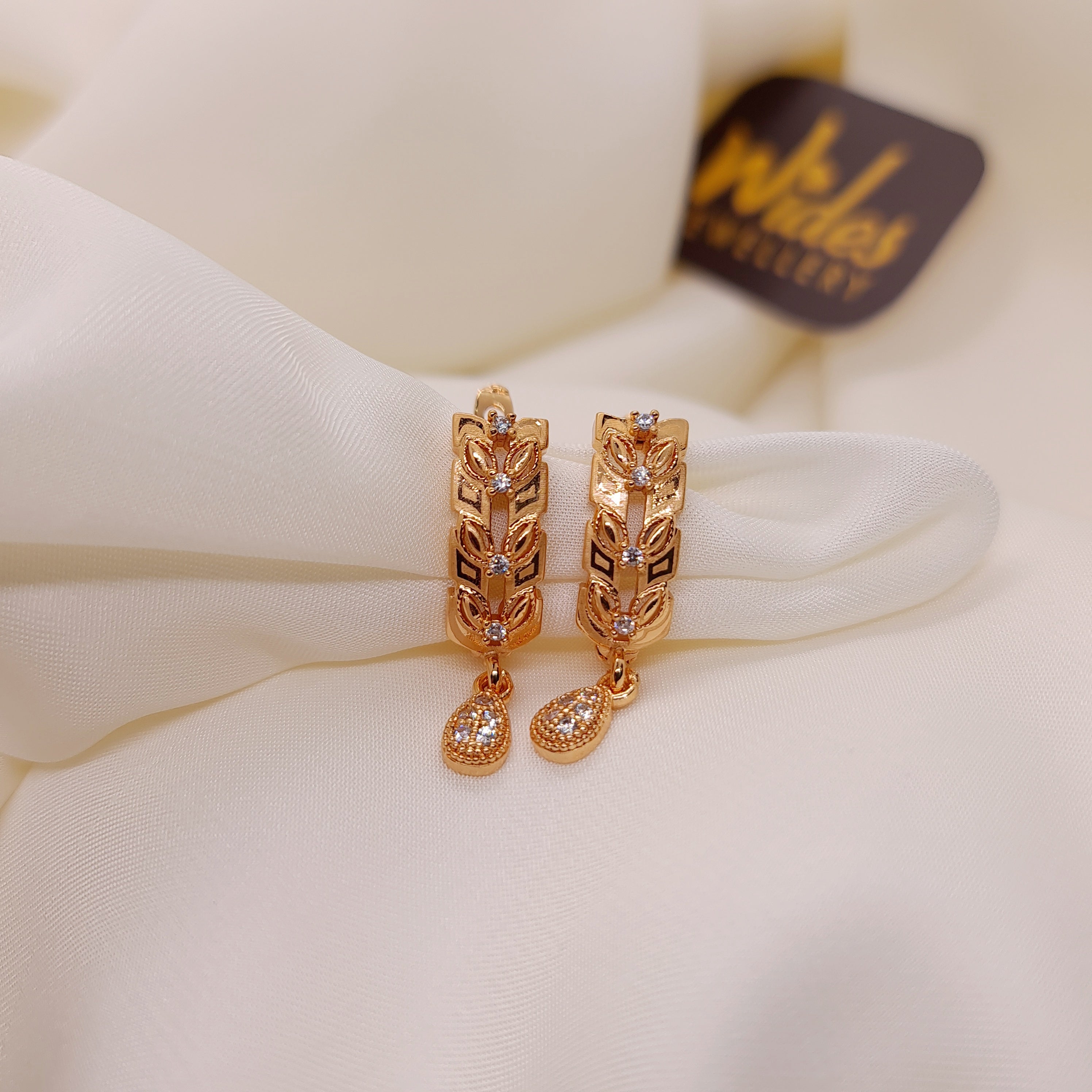 Prettyish White stone Leaf Design Earrings for Girls/Women
