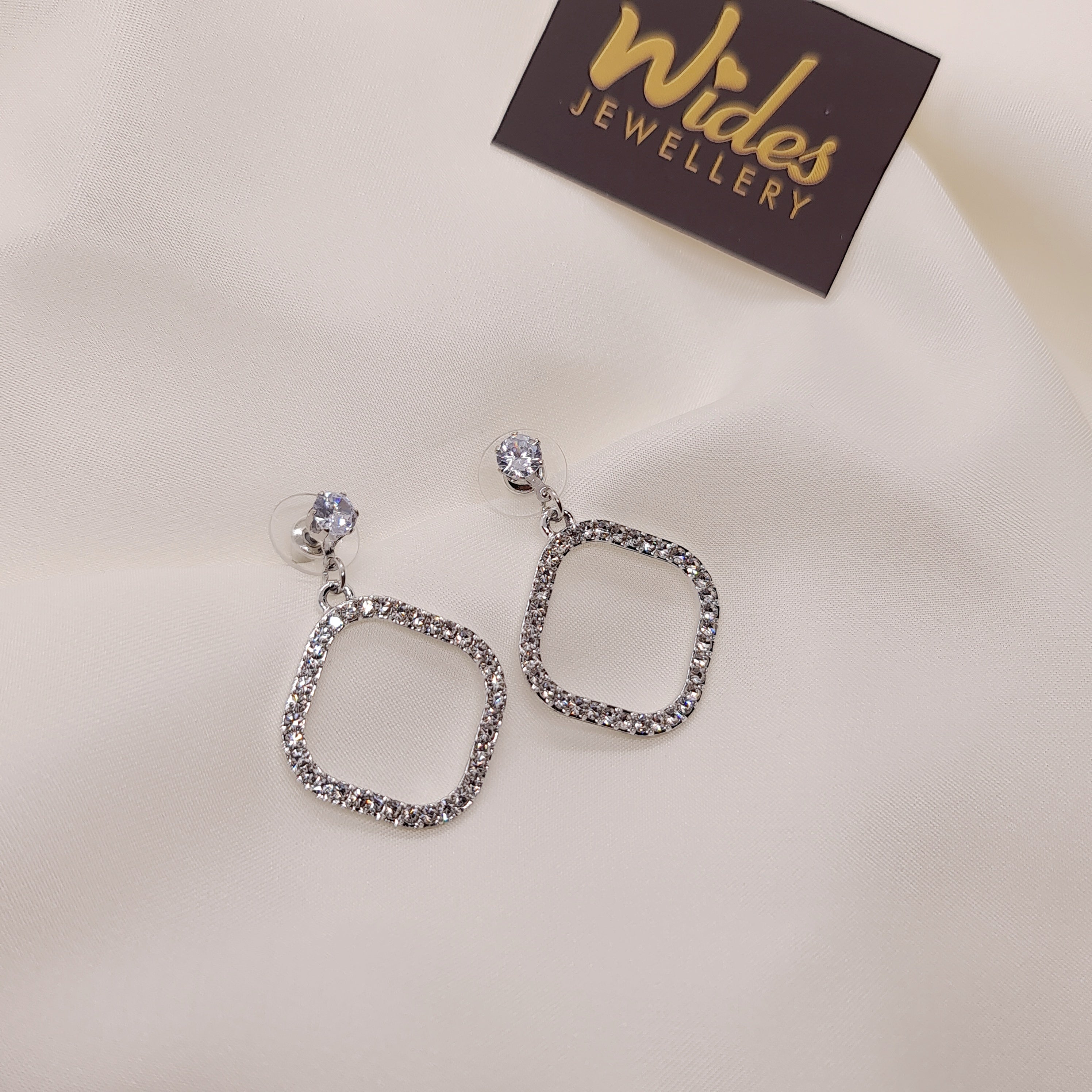 Stylish Design Crystal Silver Earrings for Girls/Women