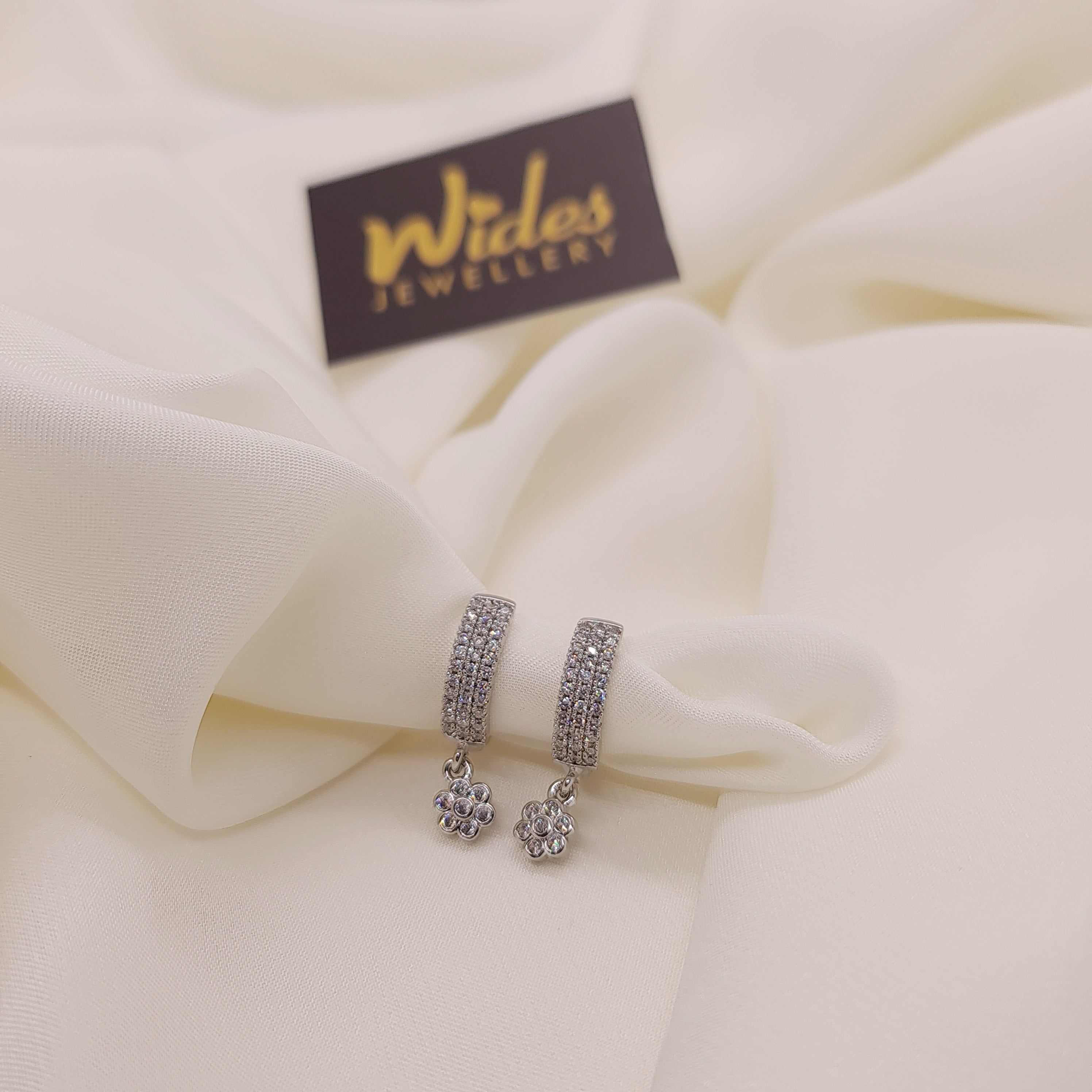 Stylish Design Crystal Stones Silver Earrings for Girls/Women