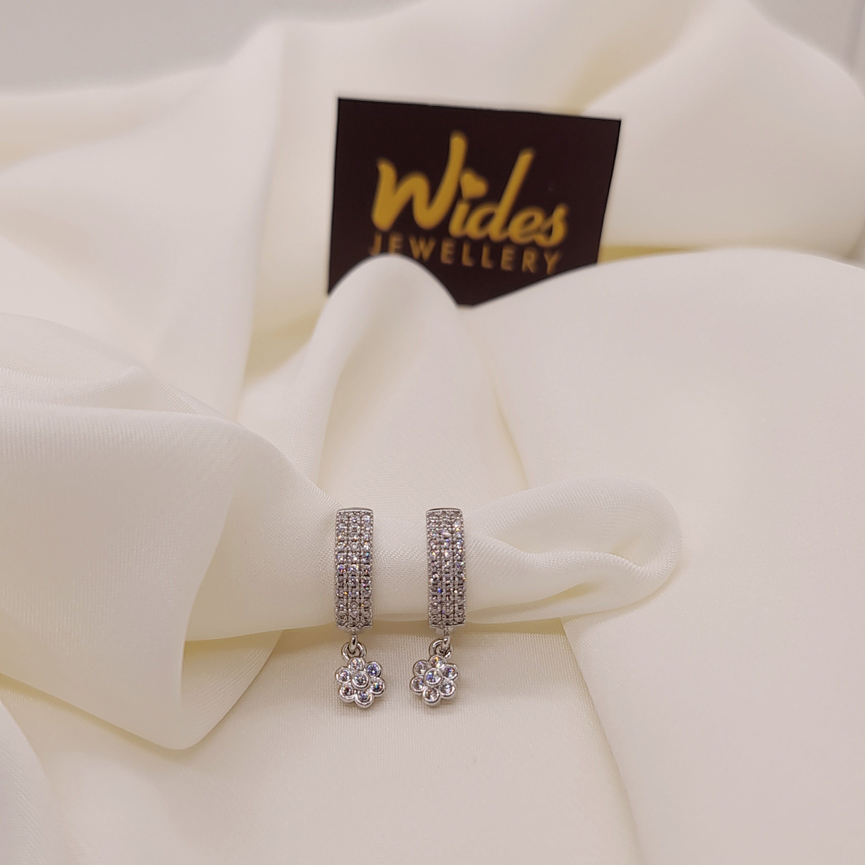 Stylish Design Crystal Stones Silver Earrings for Girls/Women