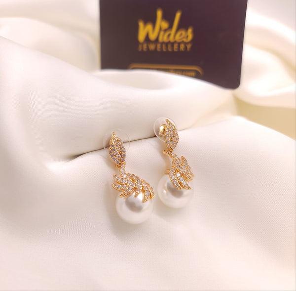 Elegant Pearl and Stone-Studded Earrings for Girls/Women