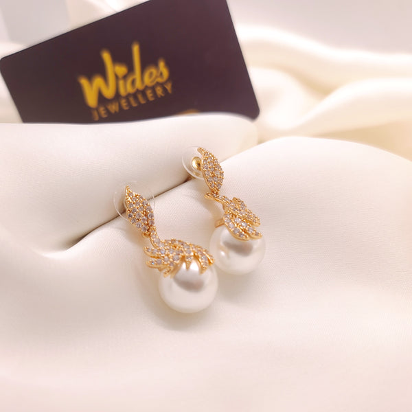 Elegant Pearl and Stone-Studded Earrings for Girls/Women