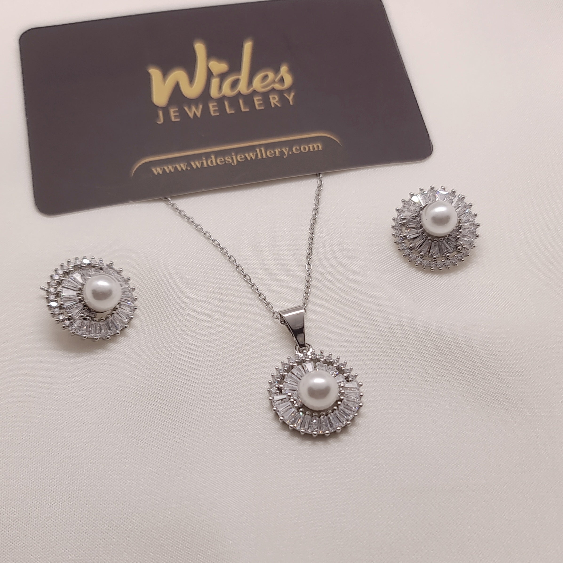 Pearl Halo Locket Set for Girls/Women