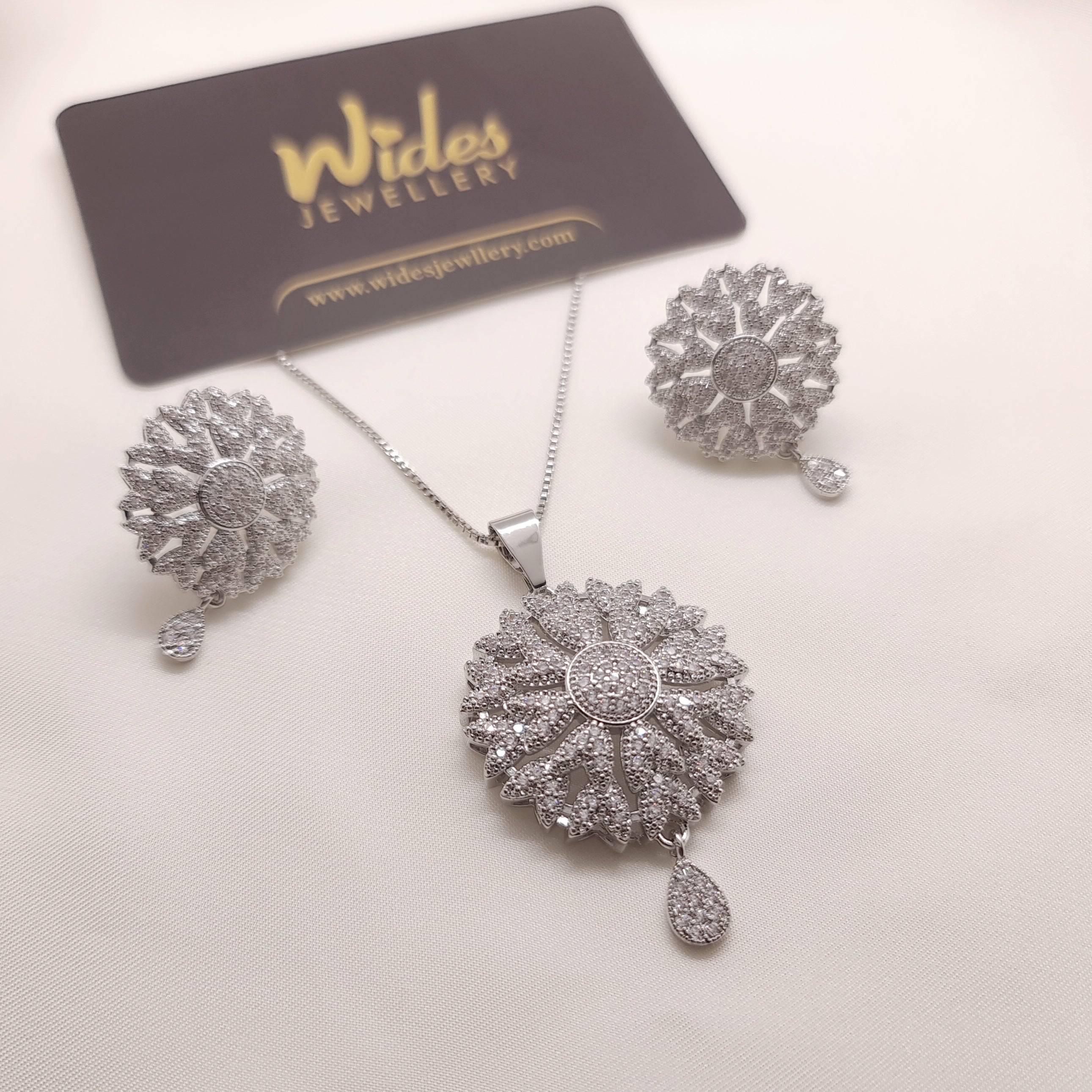 Sunburst Sparkle Silver Locket Set for Girls/Women