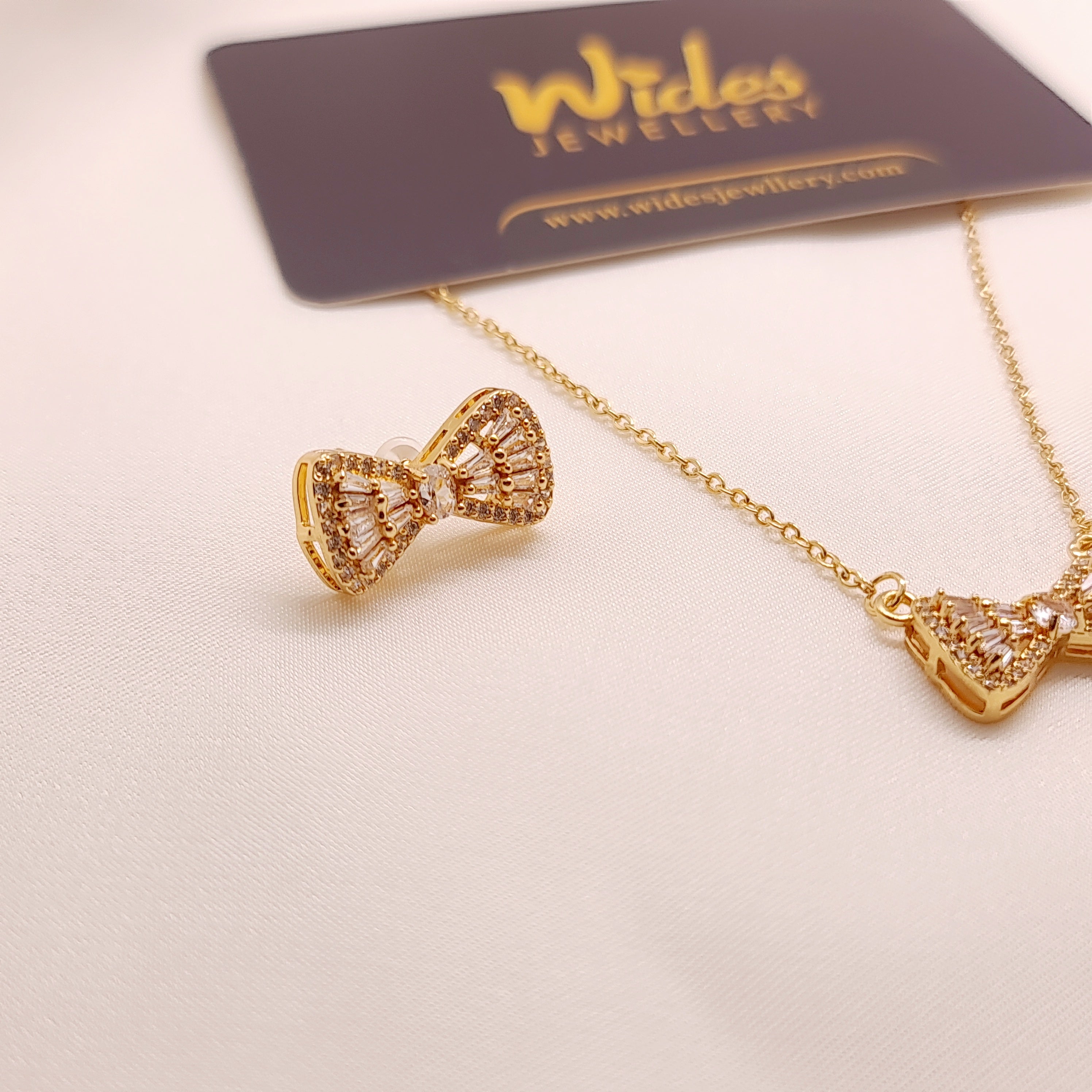 Dazzling Ribbon Locket Set for Girls/Women
