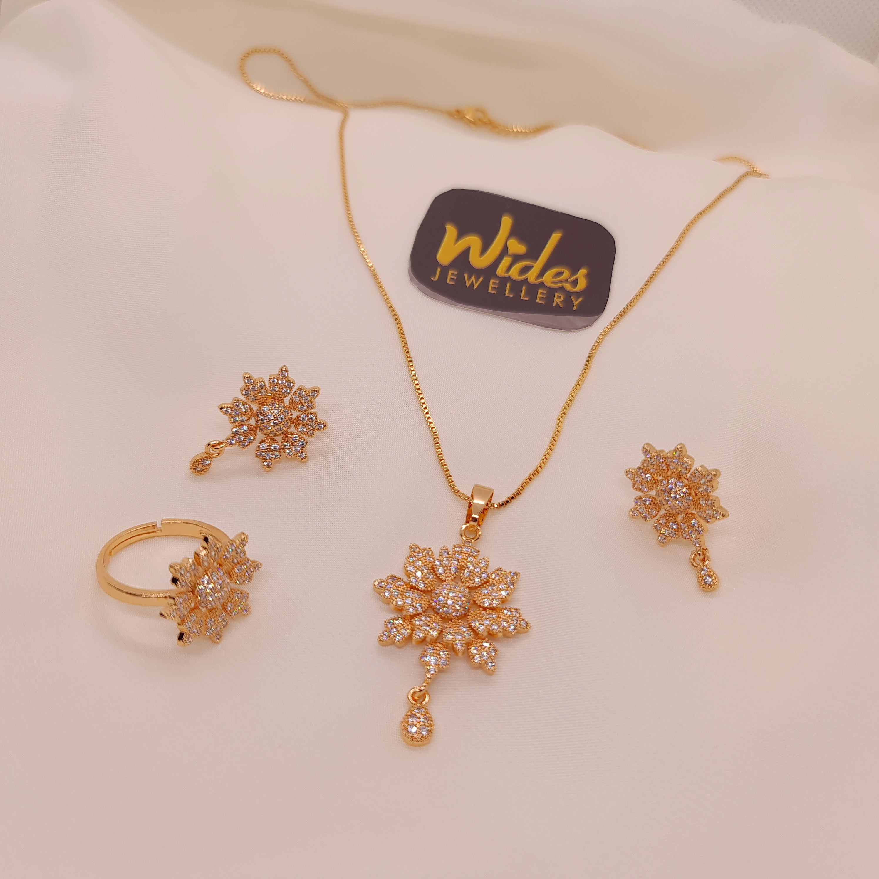 Female Locket Luxury Golden Locket Set for Girls/Women – Wides Jewellery