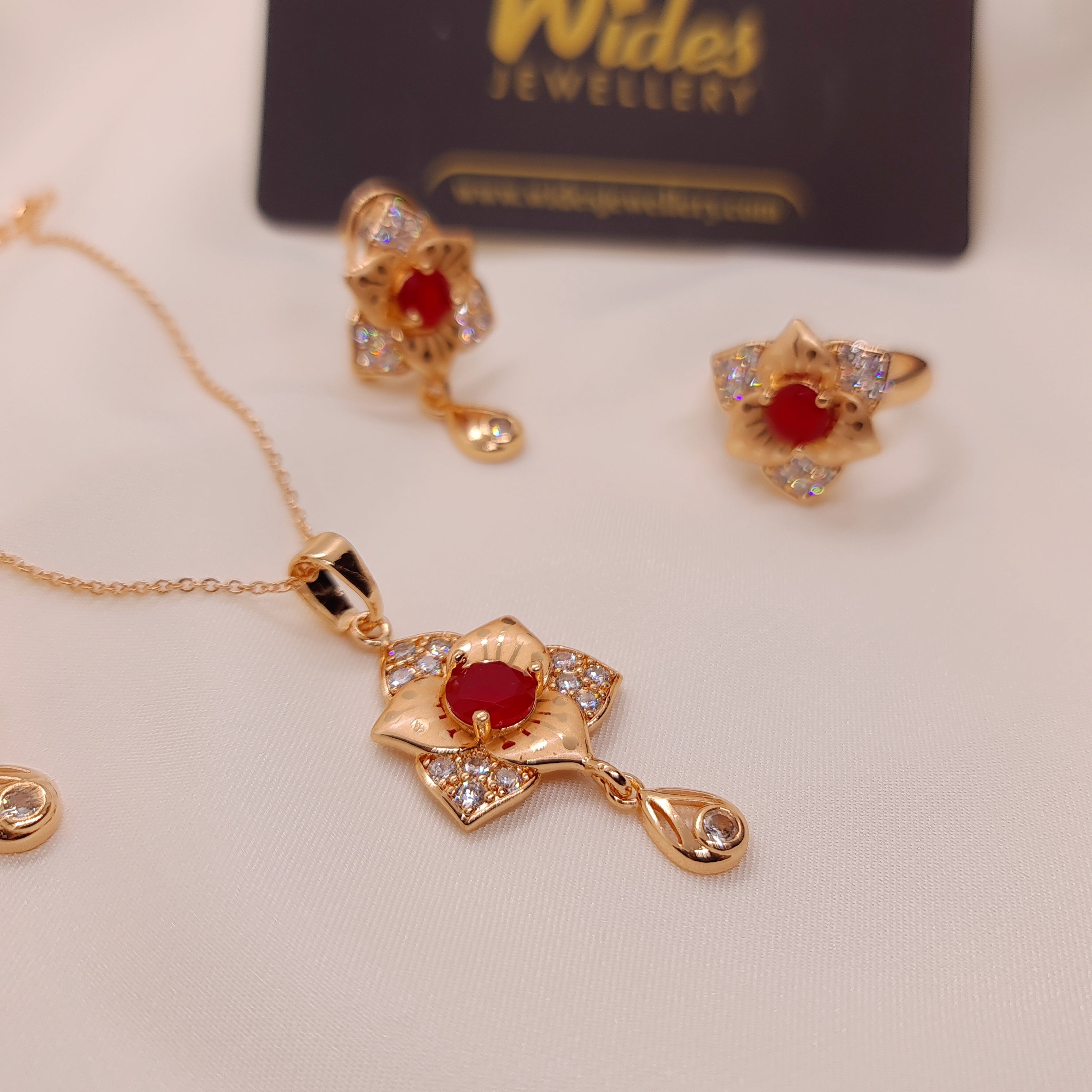 New Stylish Daffodil Design  Golden Locket/Necklace Set for Girls/Women