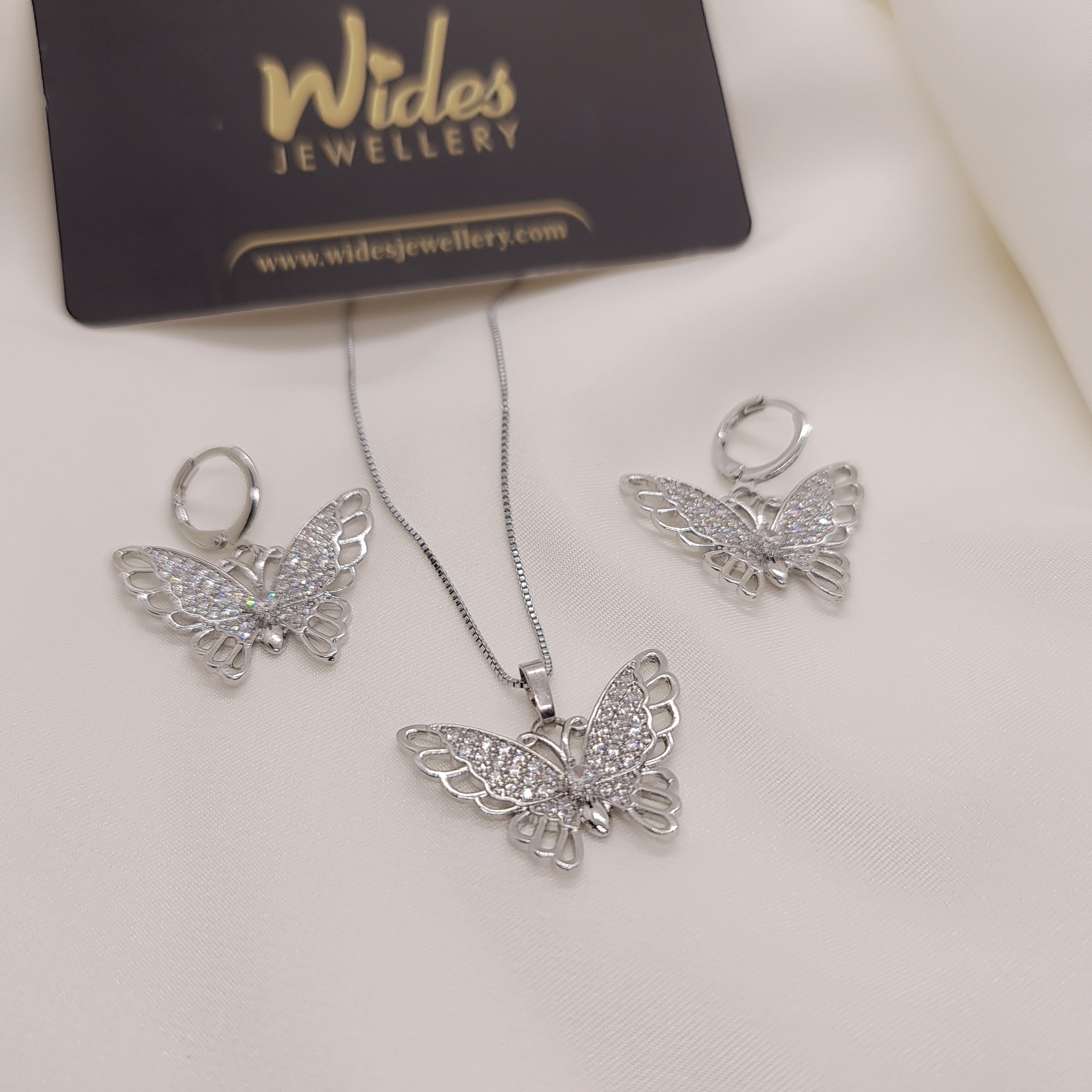 New Treditional Buterfly Design Golden & Silver Locket/Necklace Set for Girls/Women