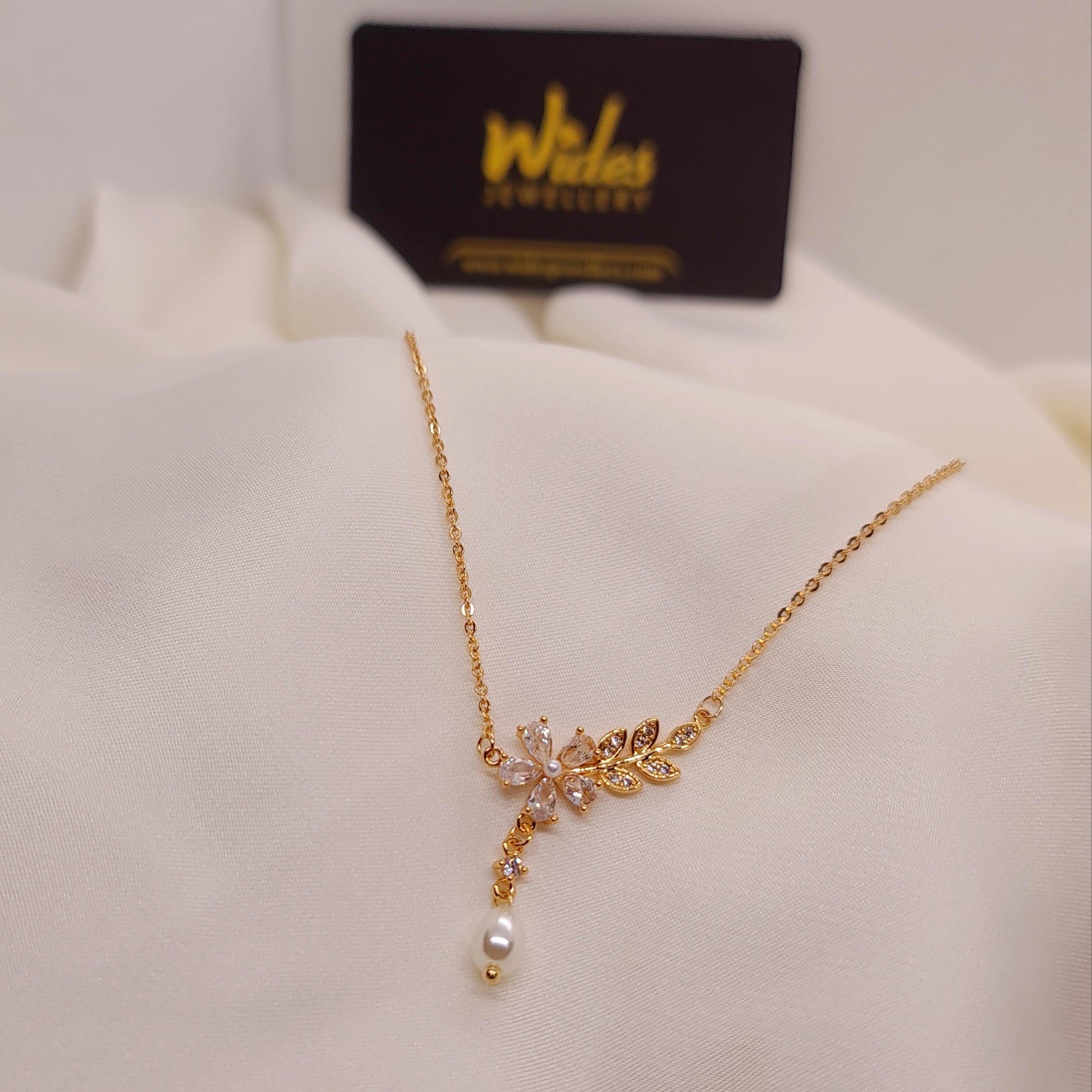 Crystal Golden Chain Locket for Girls/Women – Wides Jewellery