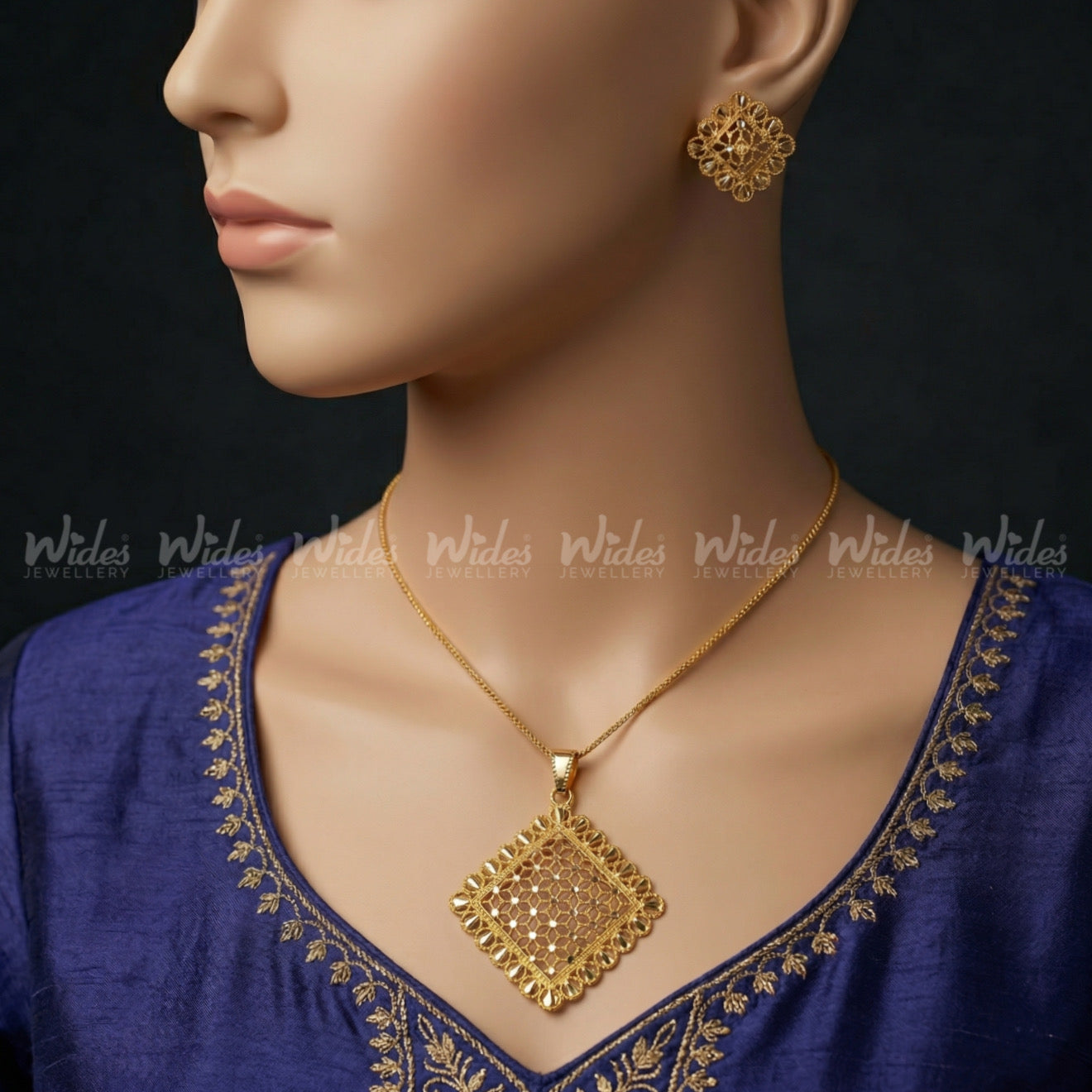 Elegant Gold-Plated Lightweight Locket Set