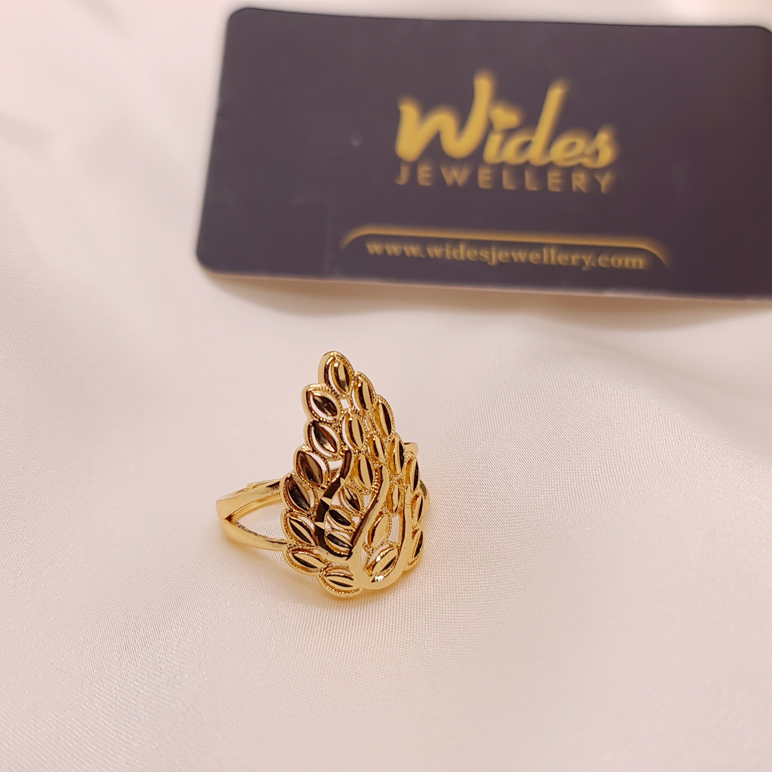 Fancy Queen Style Gold Plated Leaf Design Ring for Girls/Women