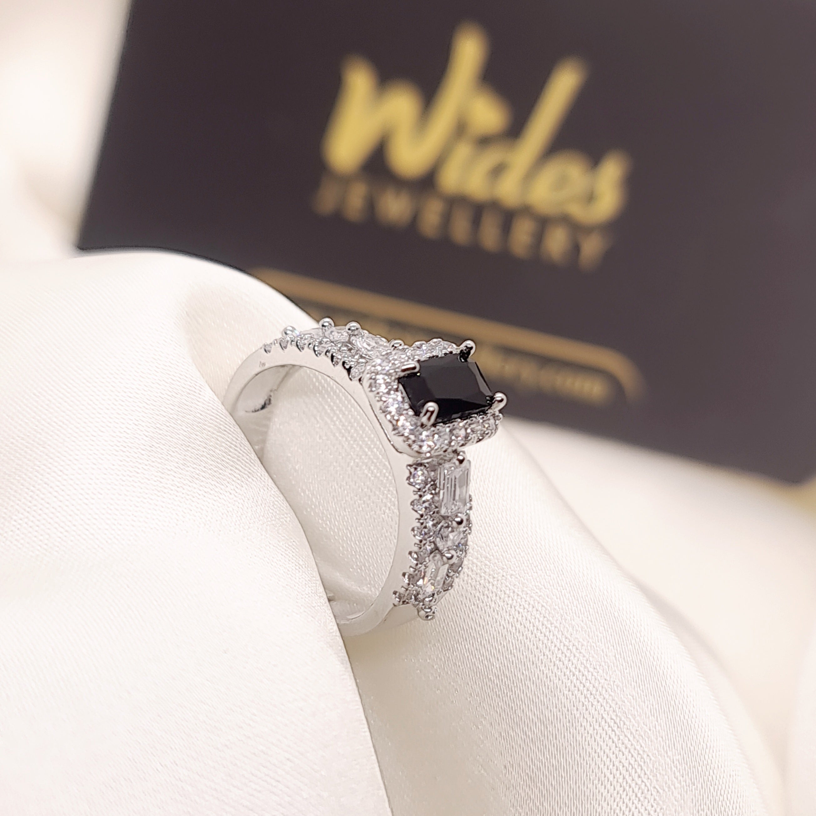 Luxurious Ring Design With Multiple Colors for Girls/Women