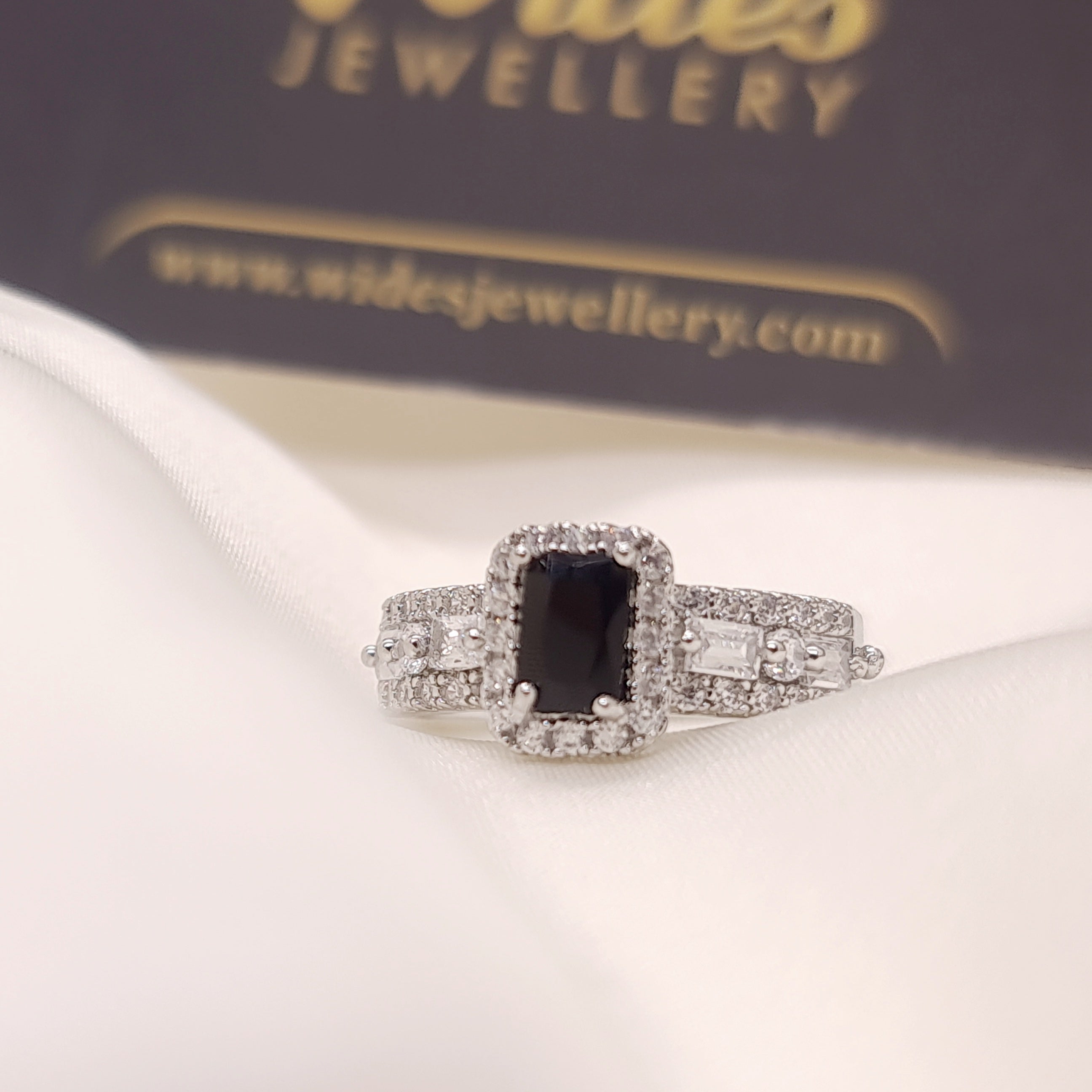 Luxurious Ring Design With Multiple Colors for Girls/Women
