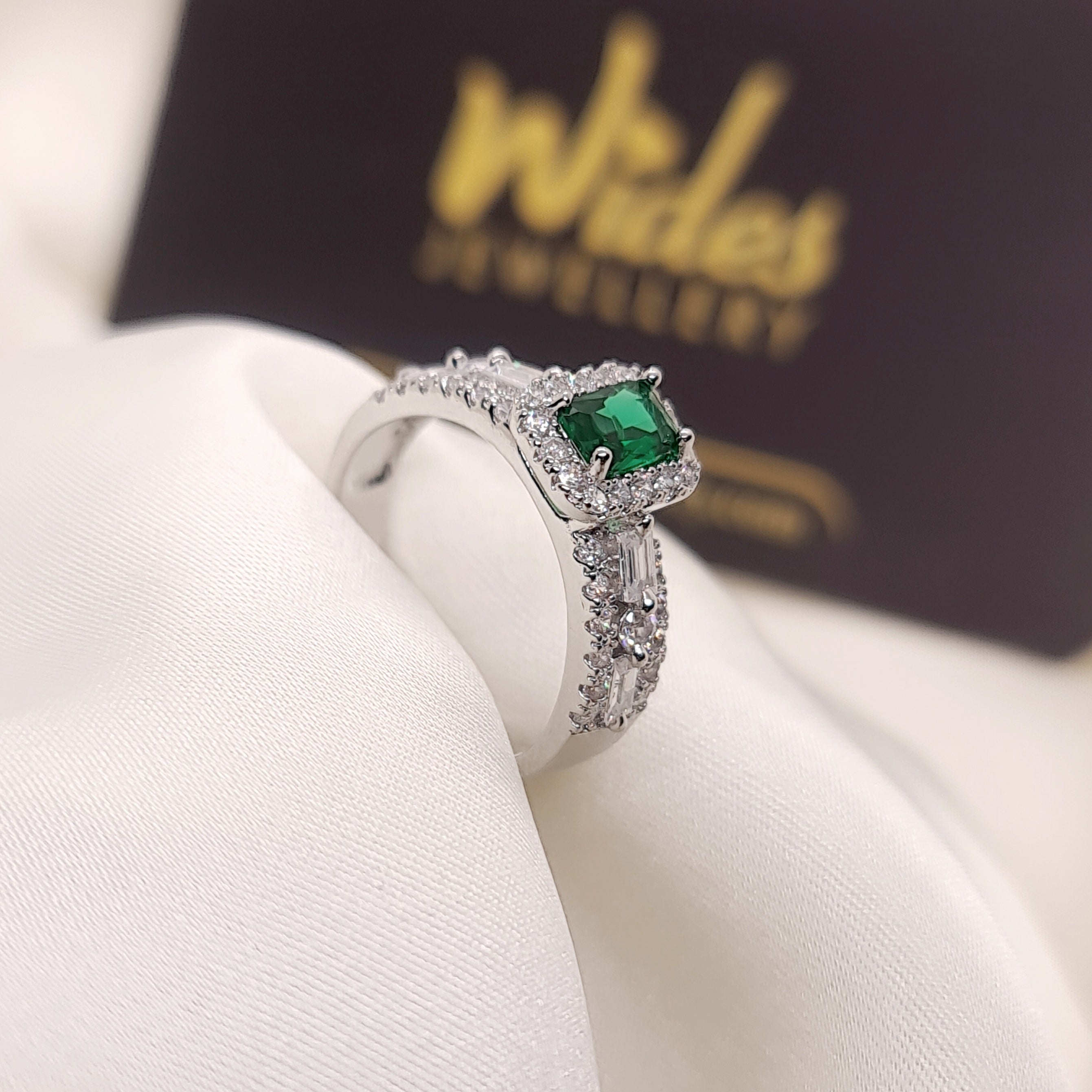 Luxurious Ring Design With Multiple Colors for Girls/Women