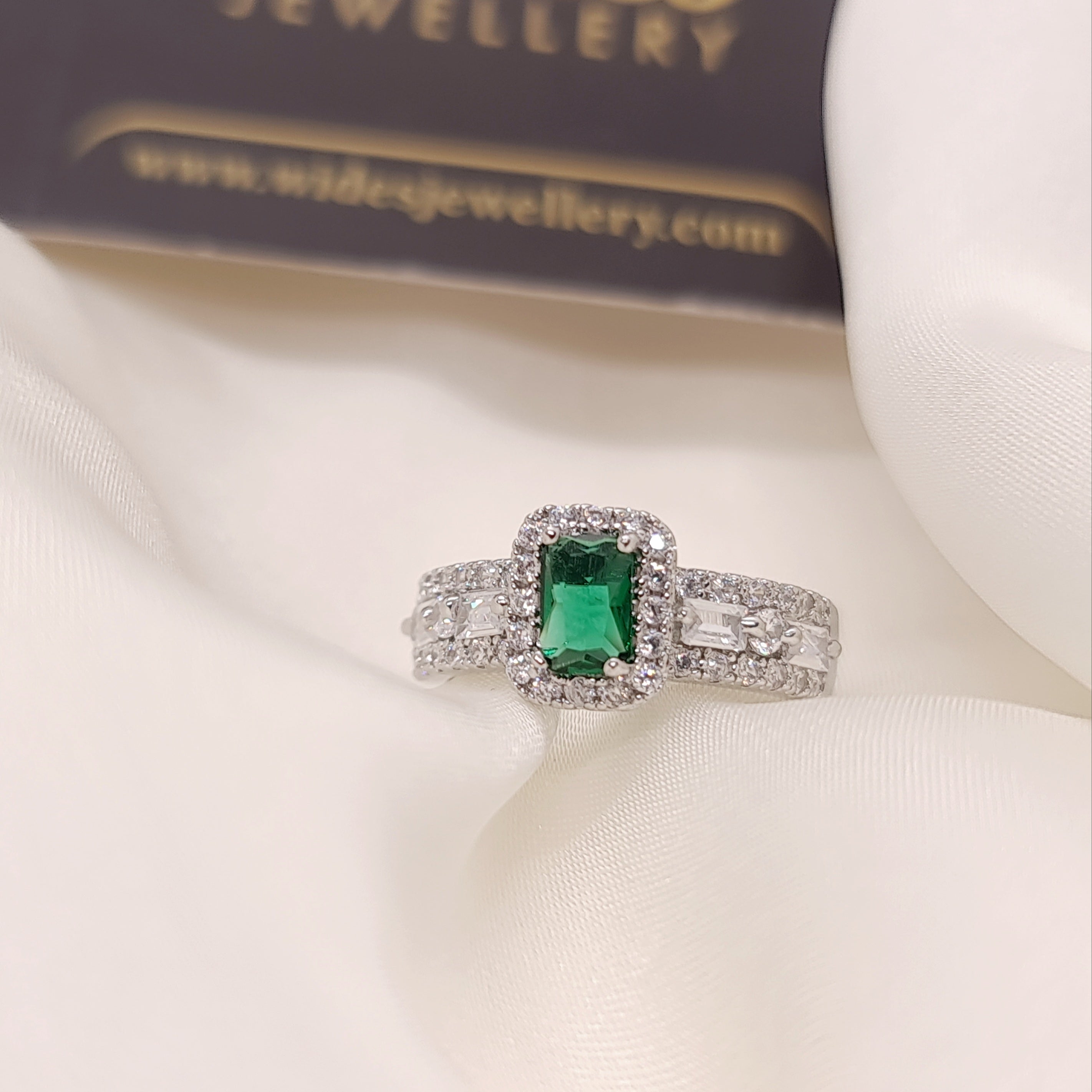 Luxurious Ring Design With Multiple Colors for Girls/Women