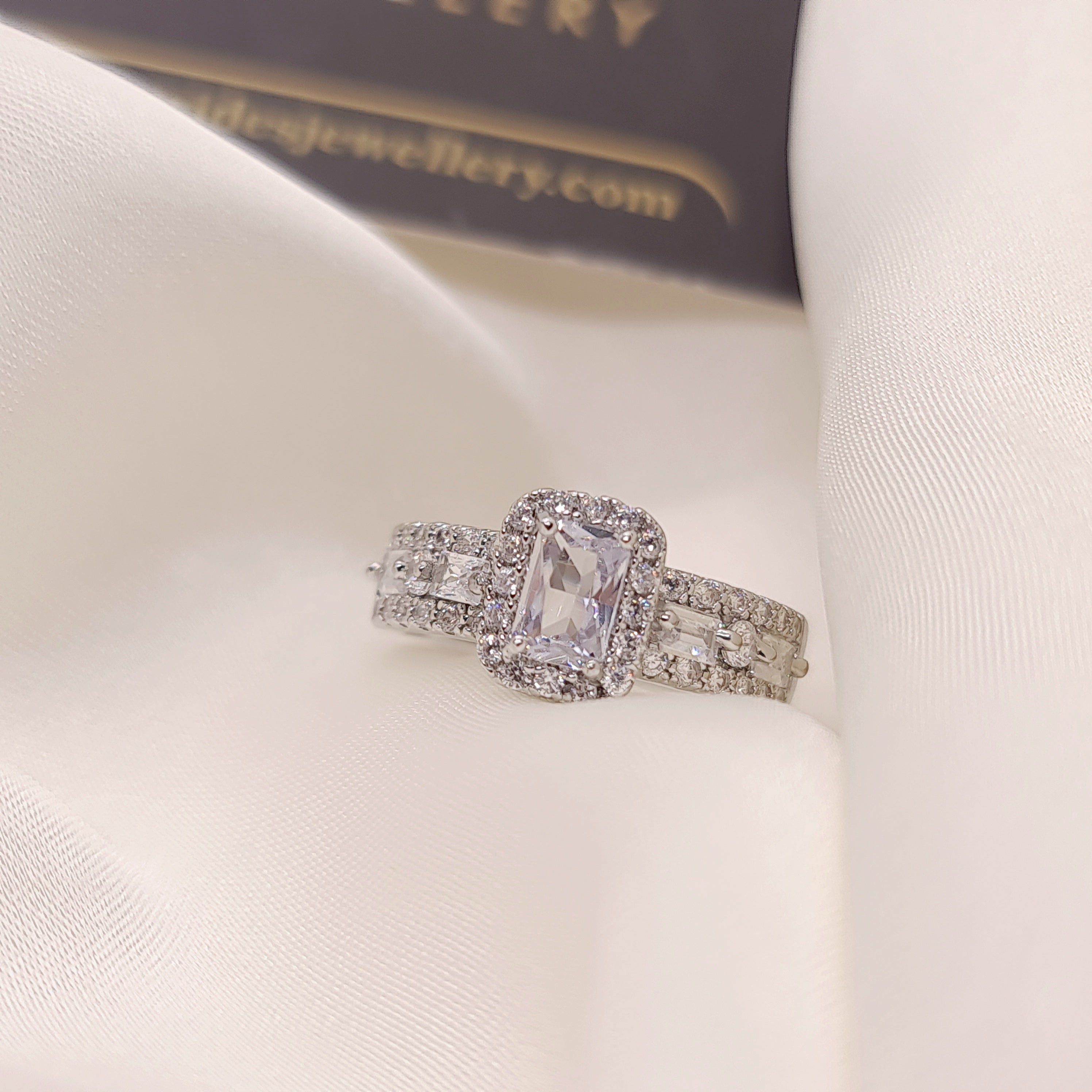 Luxurious Ring Design With Multiple Colors for Girls/Women