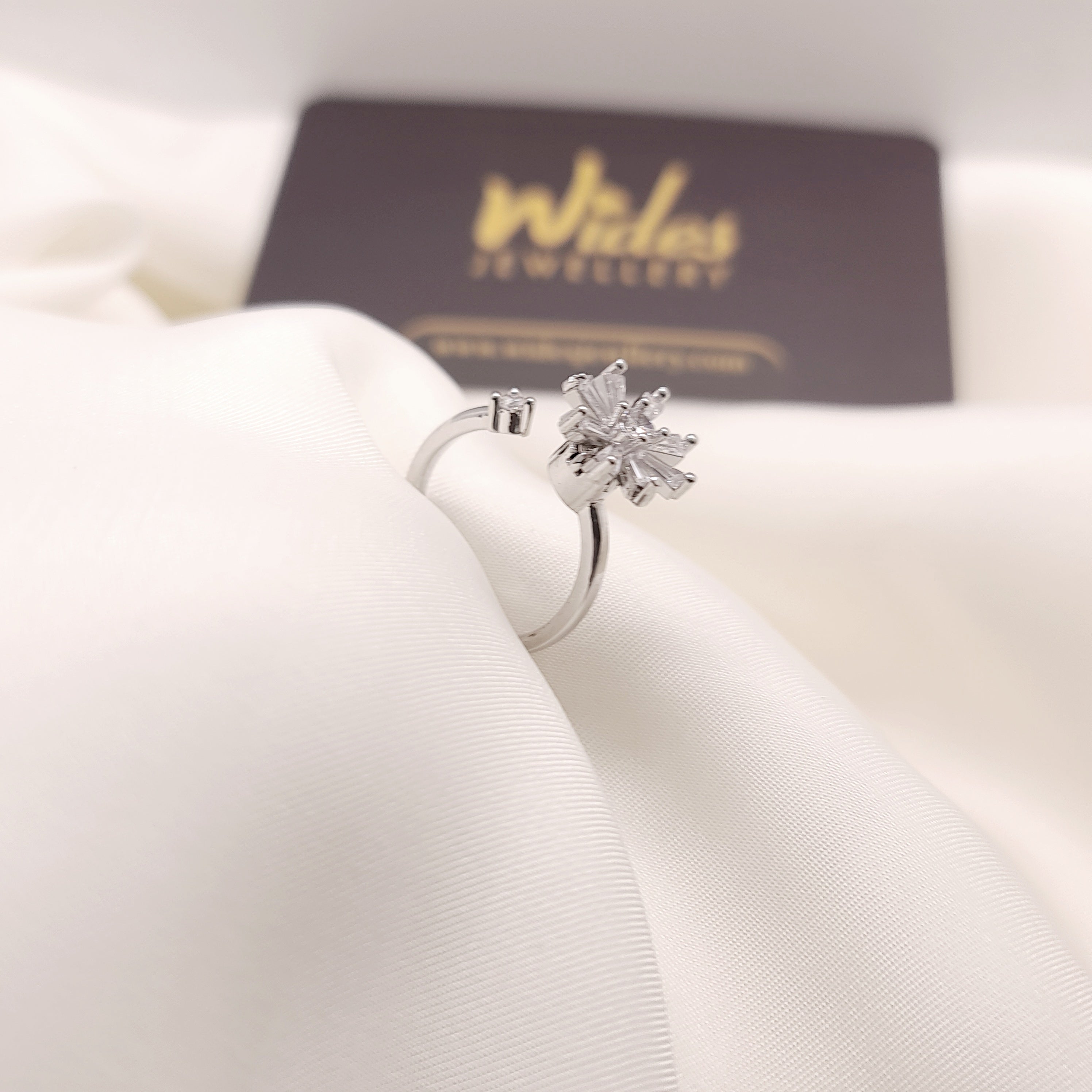 Sparkling Flower Spinner Ring for Girls/Women