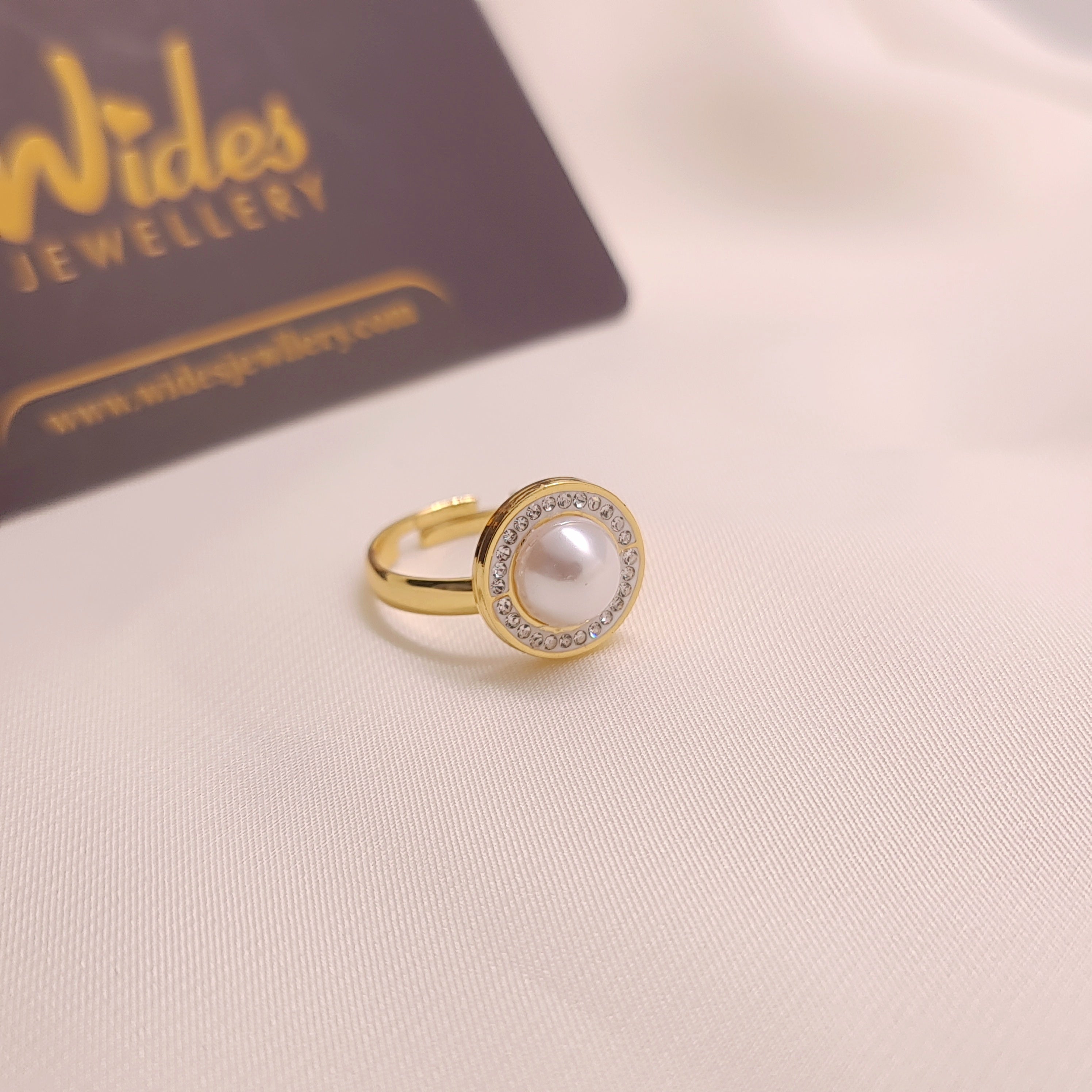 Halo Pearl Ring for Girls/Women